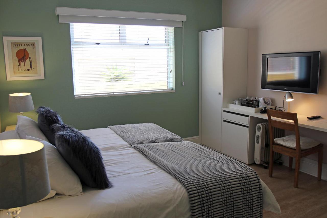 Dolphin Inn Guesthouse Cape Town Bagian luar foto