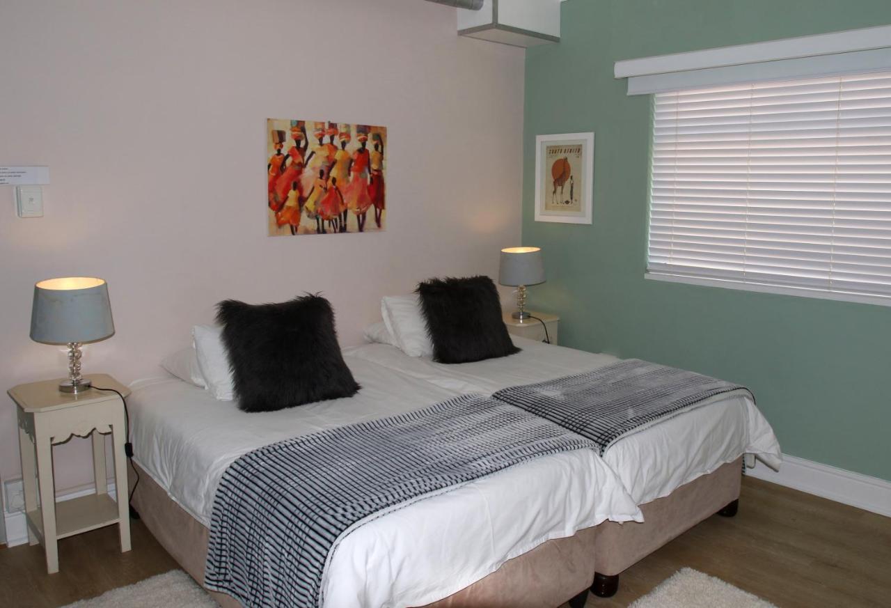 Dolphin Inn Guesthouse Cape Town Bagian luar foto