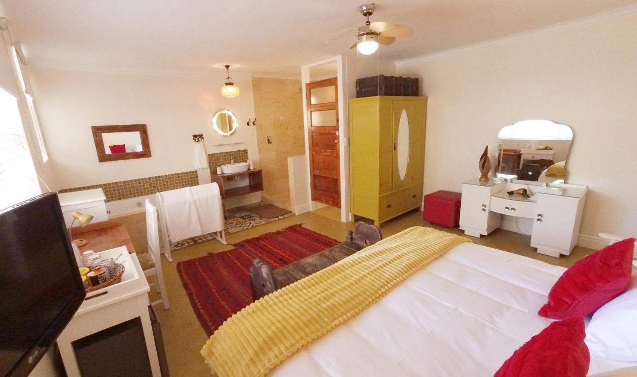 Dolphin Inn Guesthouse Cape Town Bagian luar foto