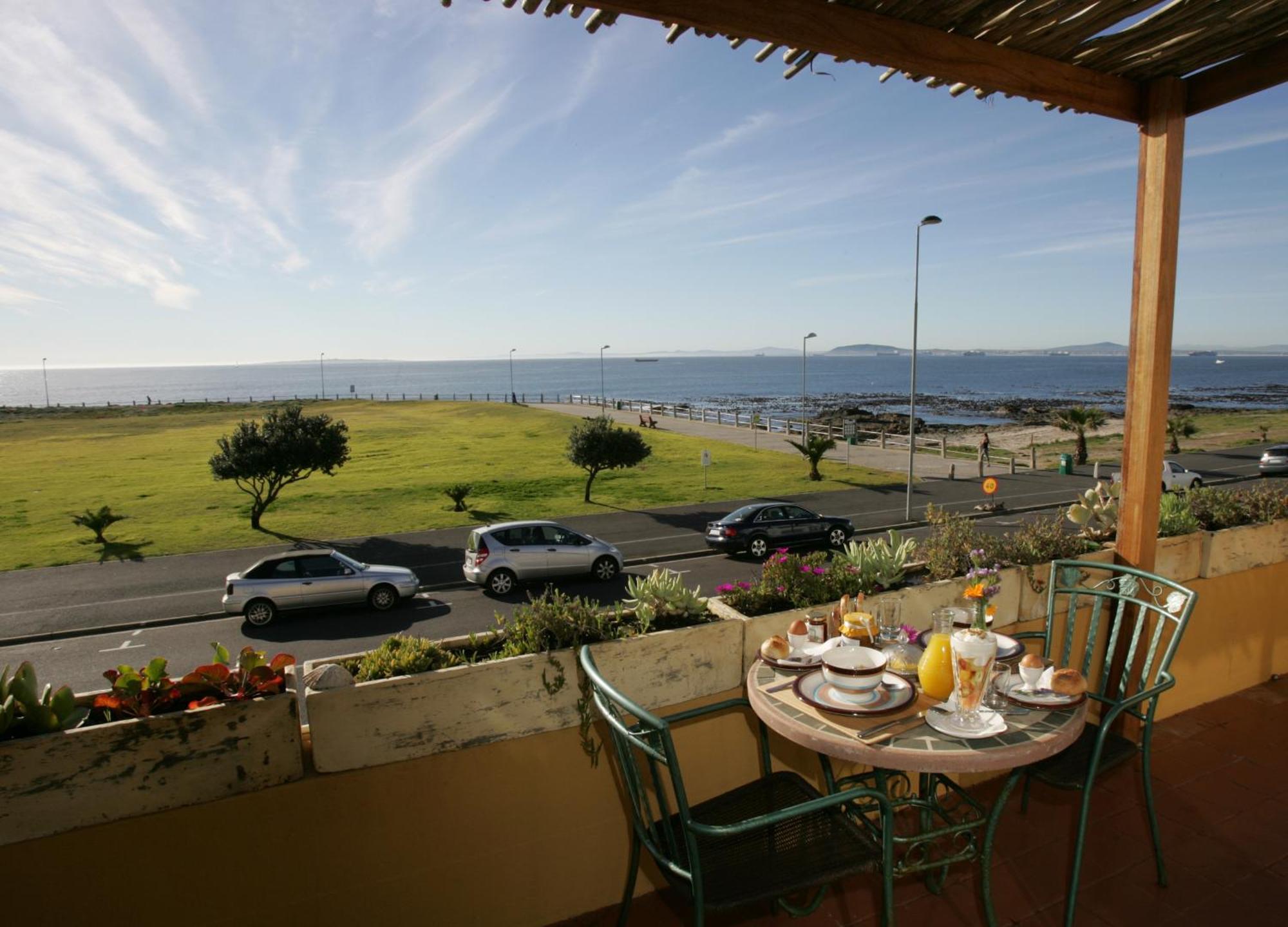Dolphin Inn Guesthouse Cape Town Bagian luar foto