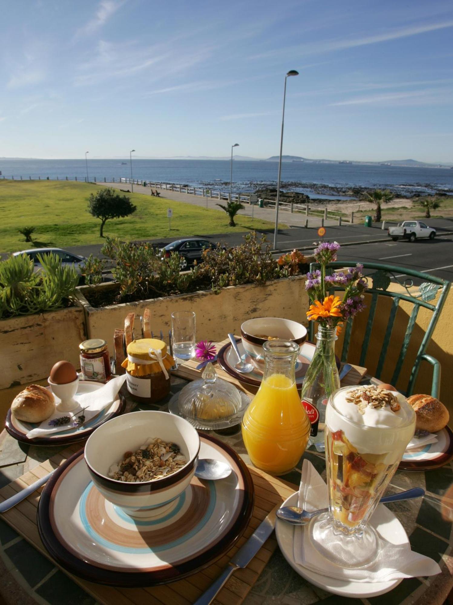 Dolphin Inn Guesthouse Cape Town Bagian luar foto