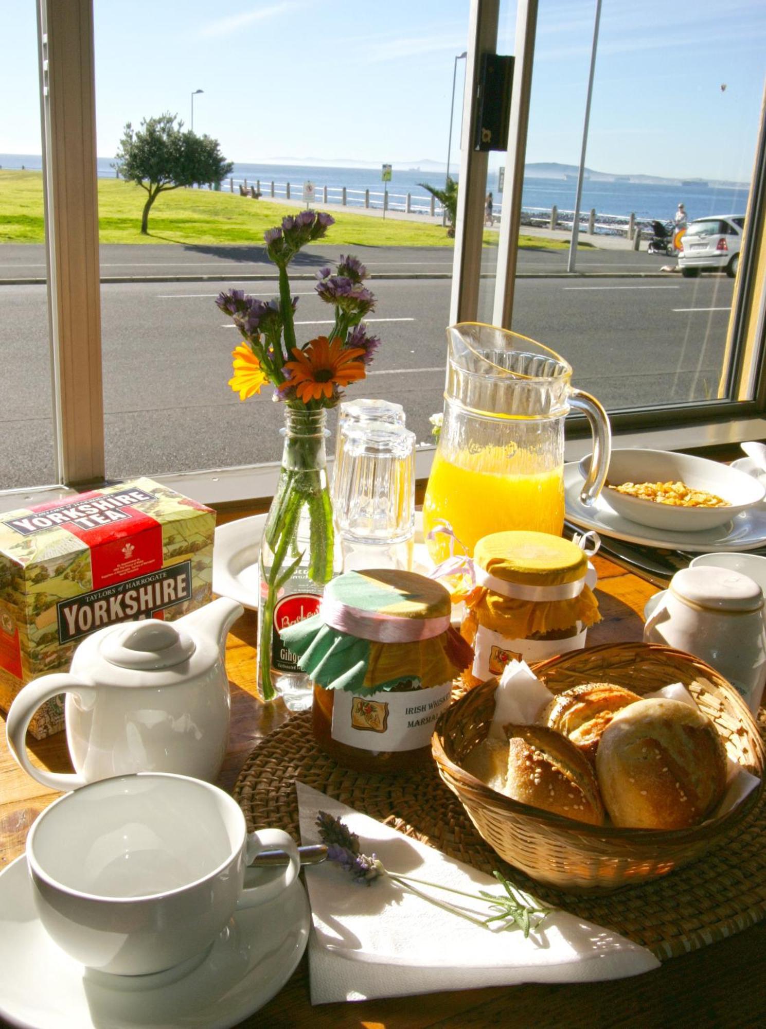 Dolphin Inn Guesthouse Cape Town Bagian luar foto