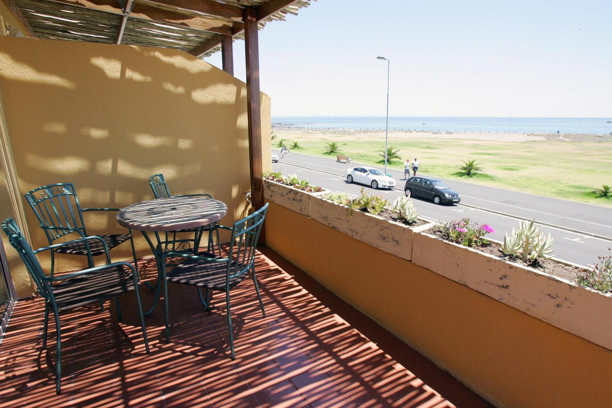 Dolphin Inn Guesthouse Cape Town Bagian luar foto