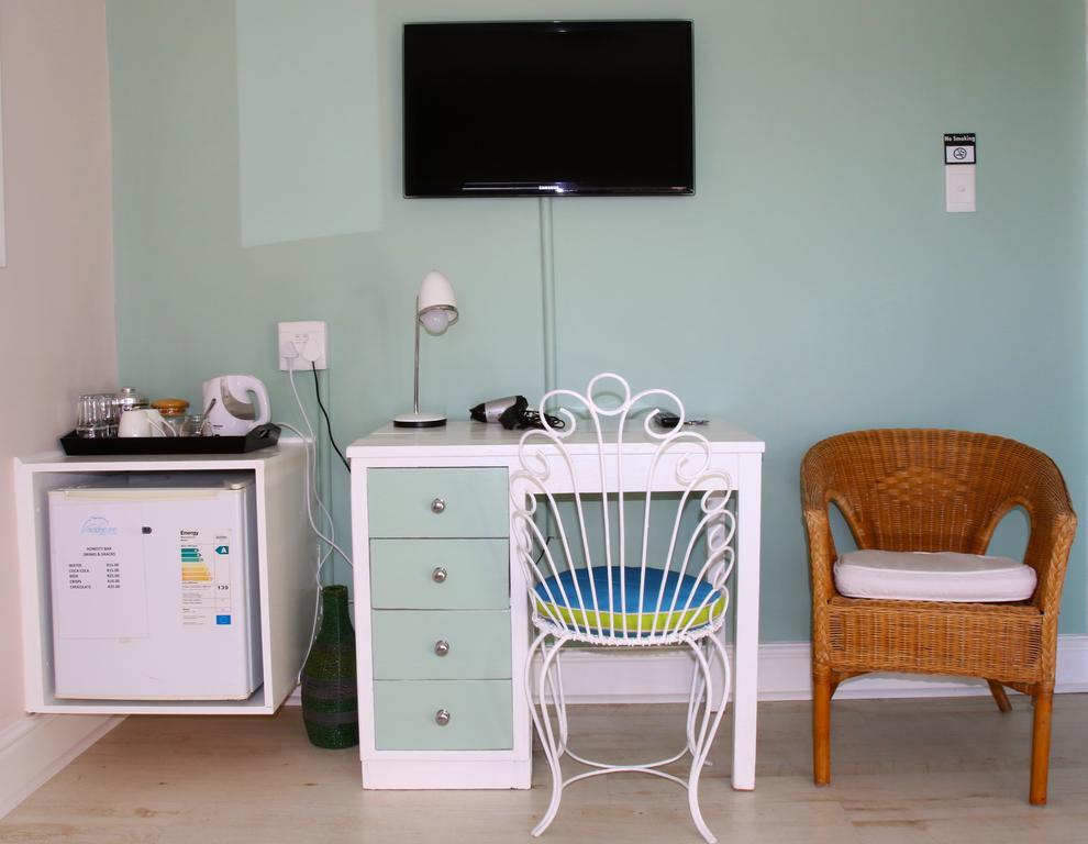 Dolphin Inn Guesthouse Cape Town Bagian luar foto